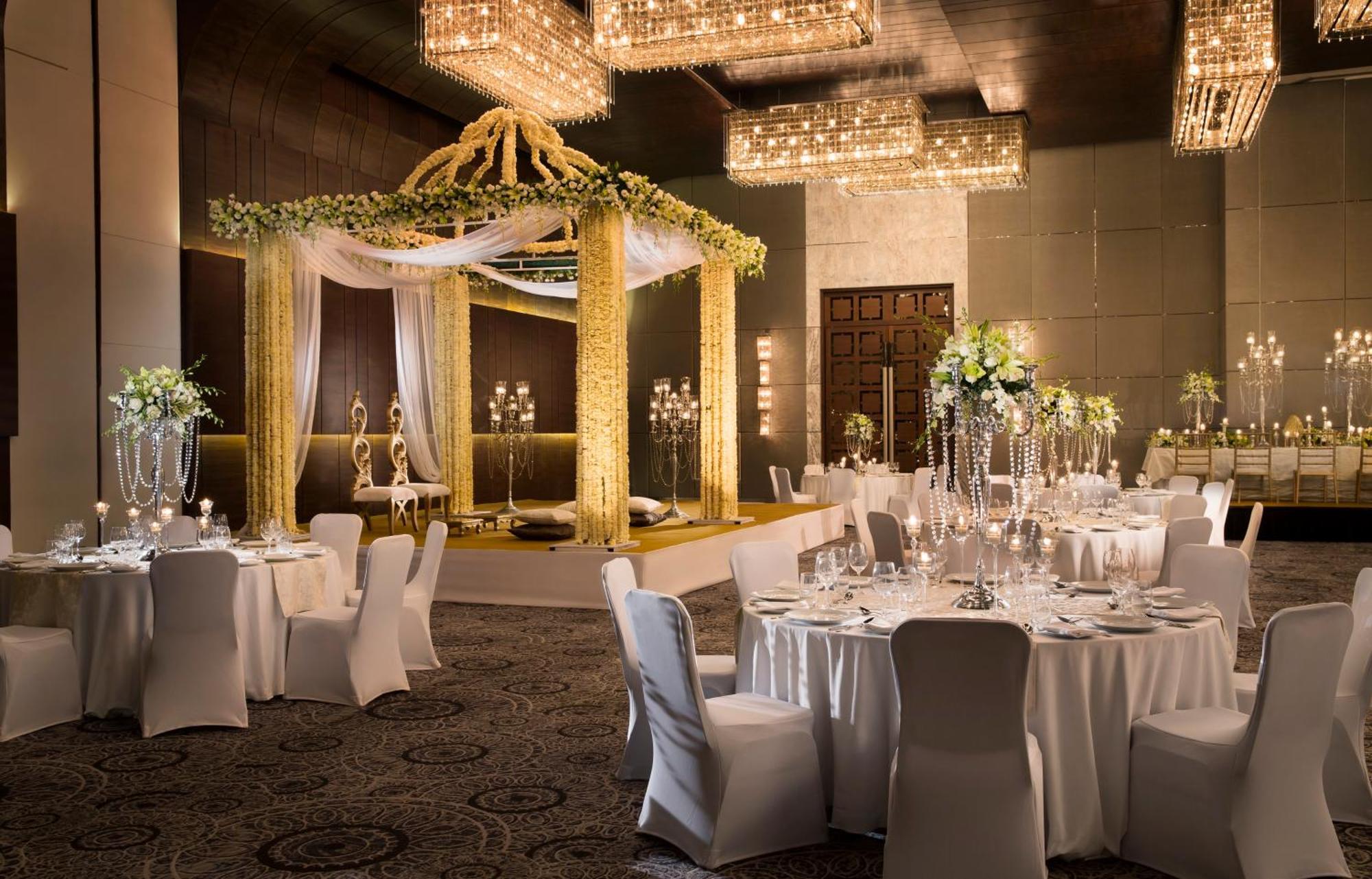 Jw Marriott Hotel New Delhi Aerocity Zewnętrze zdjęcie Wedding reception at the Taj Mahal Palace, Mumbai