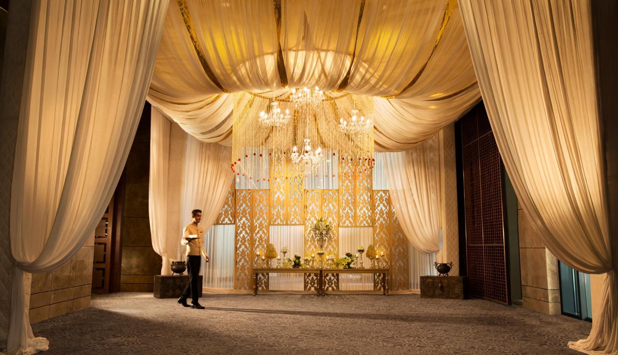 Jw Marriott Hotel New Delhi Aerocity Zewnętrze zdjęcie The lobby of the Ritz-Carlton, Dubai