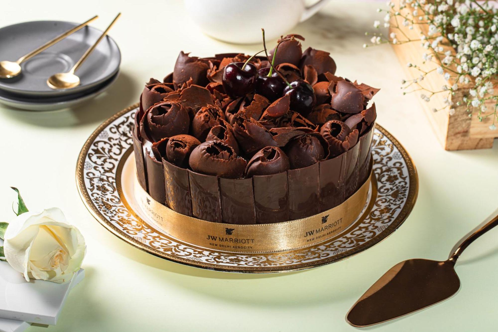 Jw Marriott Hotel New Delhi Aerocity Zewnętrze zdjęcie A chocolate cake